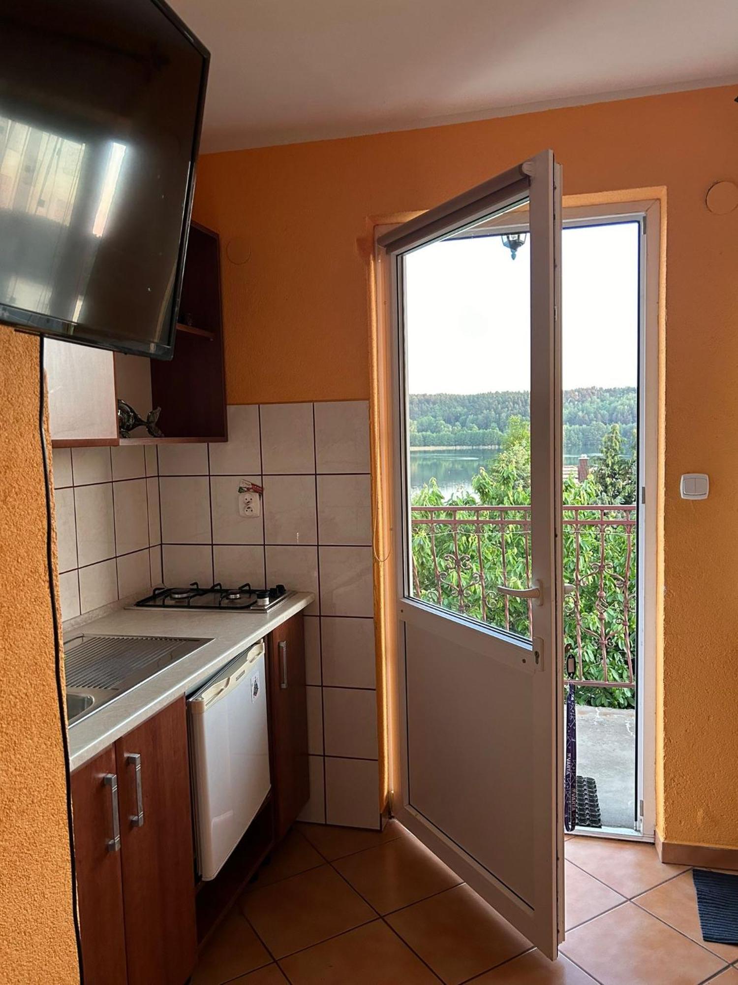 Apartamenty I Pokoje Z Widokiem Na Jezioro Wielewskie Exterior photo